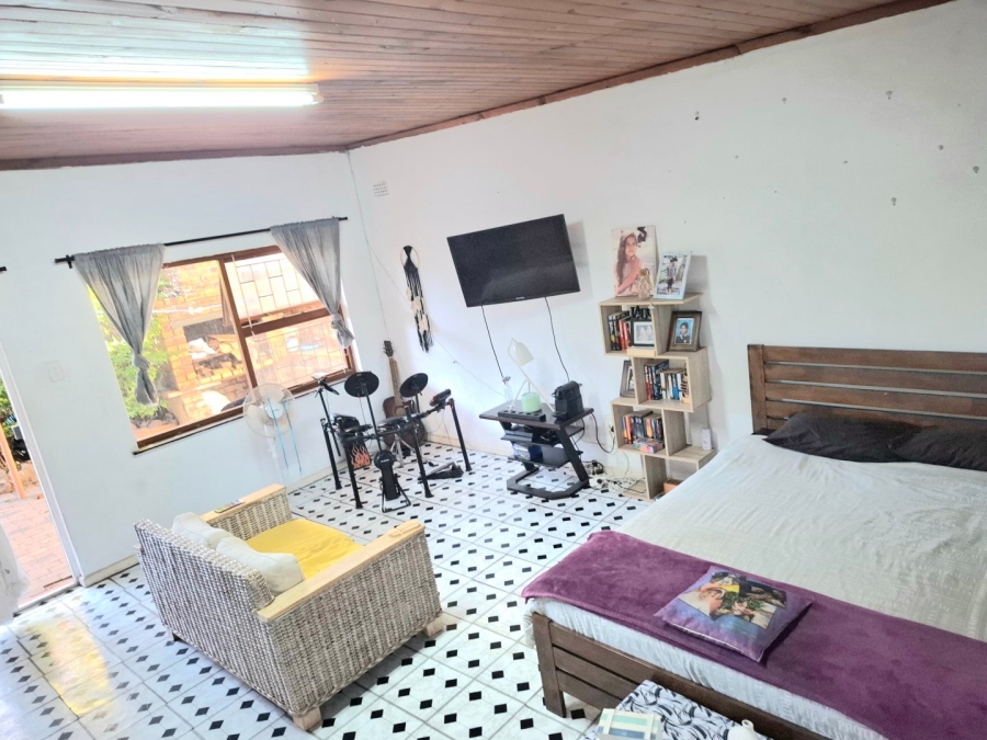 5 Bedroom Property for Sale in Oakdale Western Cape